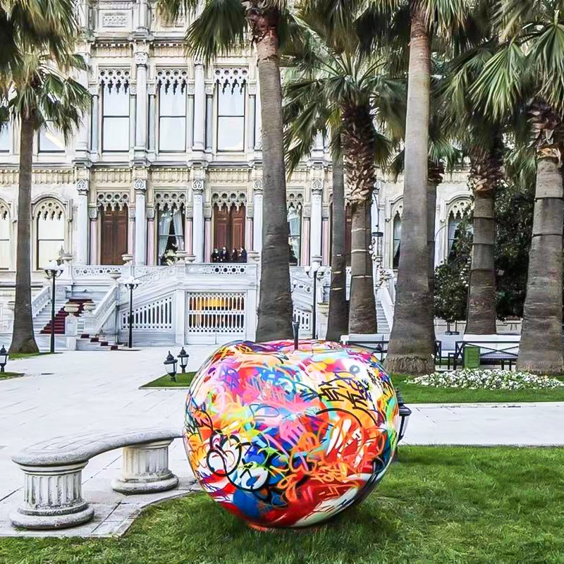 Esculturas de fibra de vidro estátuas: elevando espaços com ornamentos de bonecas e figuras da boneca da moda