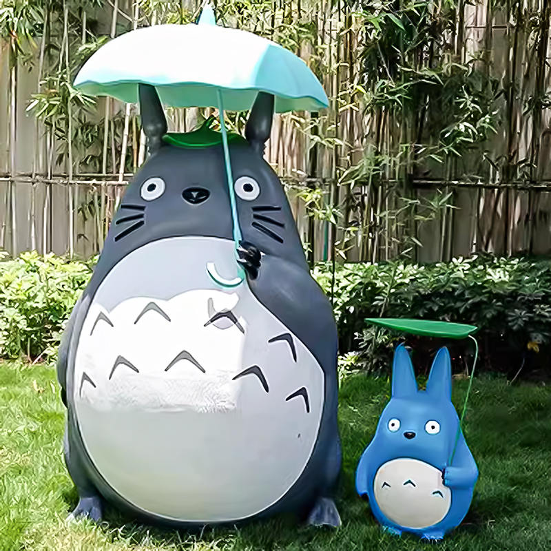 Tamanho da vida ao ar livre Fibra de vidro Escultura de escultura de resina Totoro Escultura de desenho animado de estátua