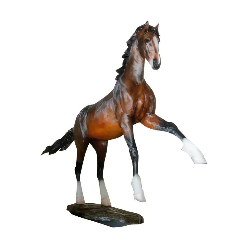 Quais são as vantagens e desafios da Escultura de Cavalo em Fibra de Vidro em comparação com os materiais tradicionais de criação?